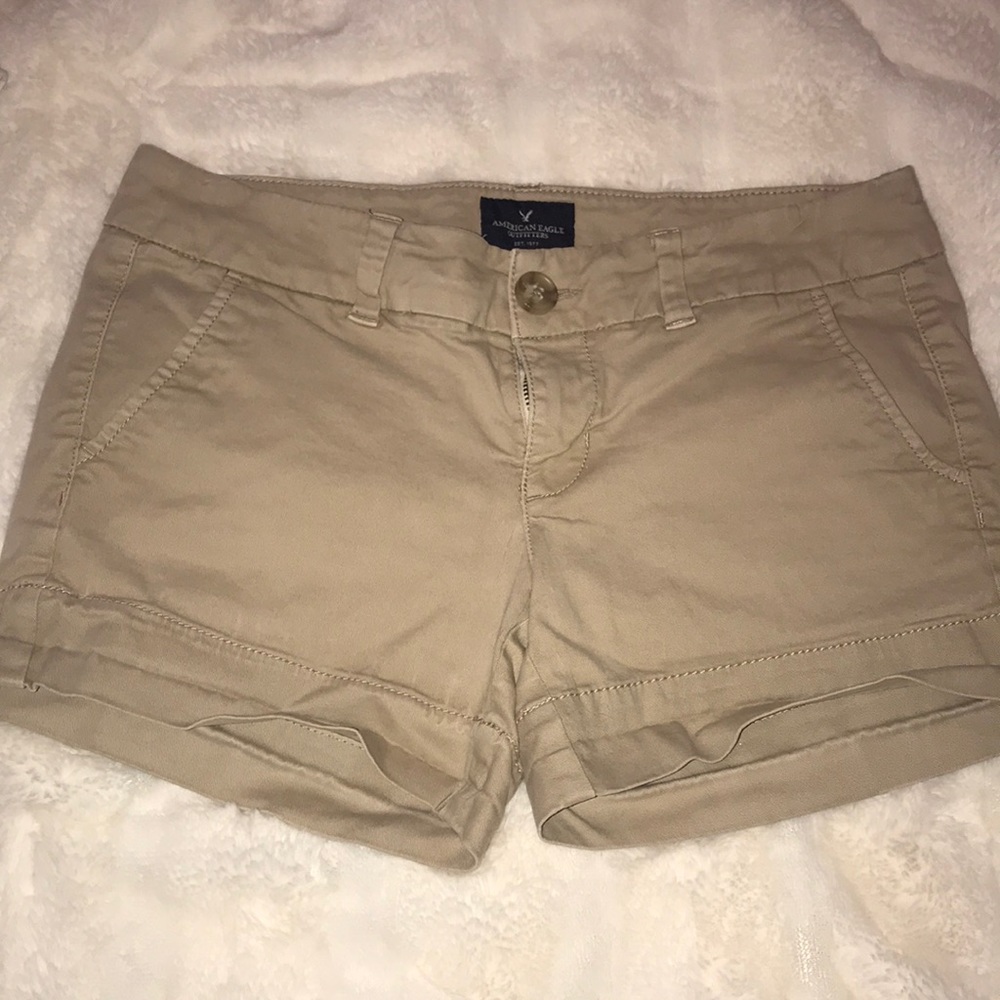 Women AE Khaki shorts